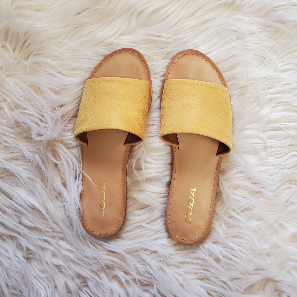 🆕️YELLOW SANDALS🆕️